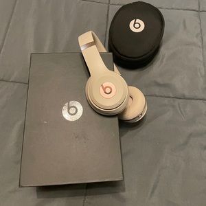 Beats solo wireless 3-matte gold